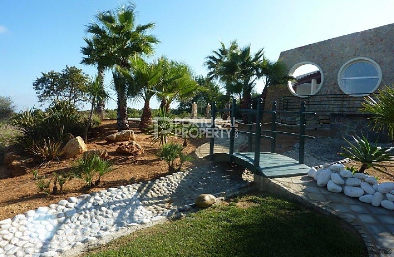 2 Bed ground floor corner apartment