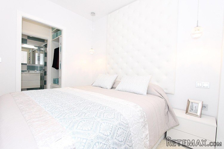 This recently renovated apartment is located just 400.. - 6