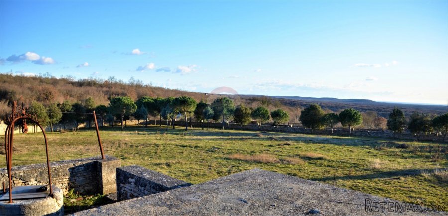 ISTRA, KANFANAR - Kompleks od 2 kuće i 6052 m2 građevinskog - 7