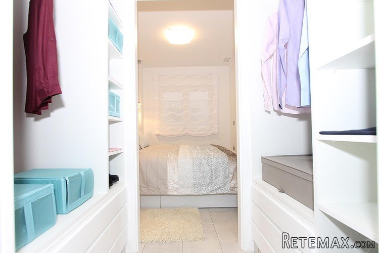This recently renovated apartment is located just 400.. - 8
