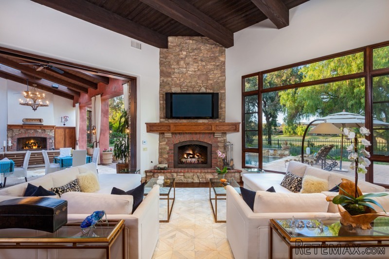 18307 Calle La Serra