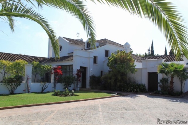 6 Bedrooms - Villa - Malaga - For Sale