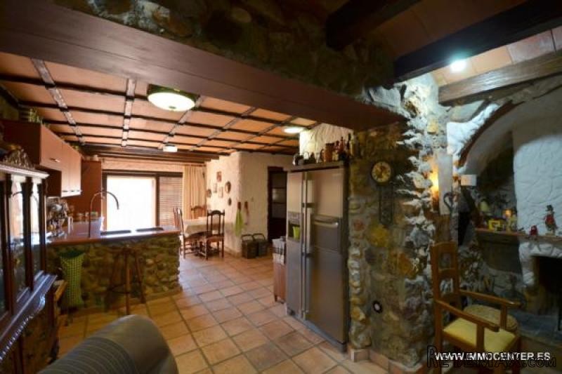 BIURE: Rustic townhouse with 5 bedrooms - 2