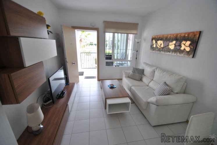 This modern ground floor apartment is located in bustling.. - 2