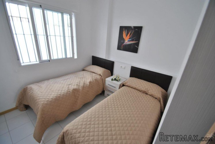 This modern ground floor apartment is located in bustling.. - 6