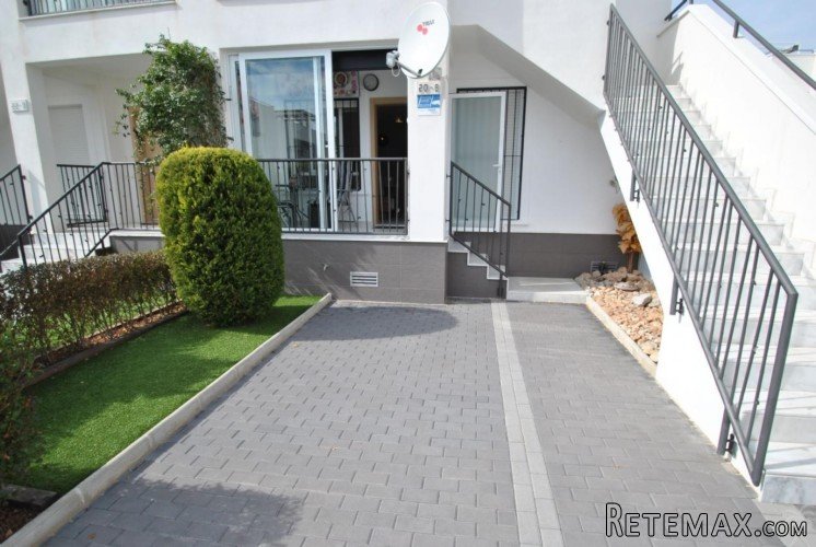 This modern ground floor apartment is located in bustling.. - 8