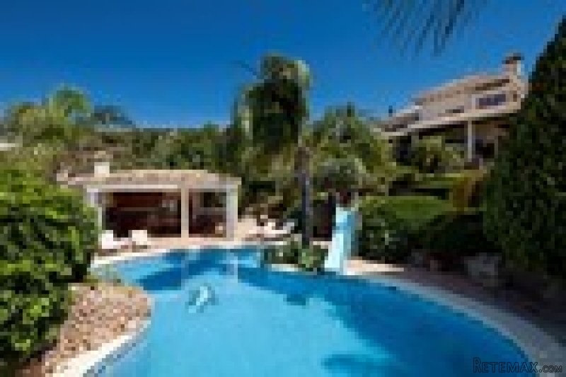 8 Bedrooms - Villa - Malaga - For Sale