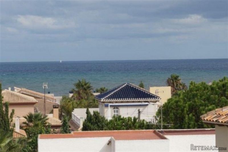 4 Bedrooms - Villa - Alicante - For Sale