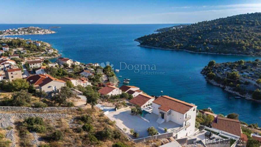 SEVID -PROSTRANA VILLA 50M OD MORA S TOP POGLEDOM - 3