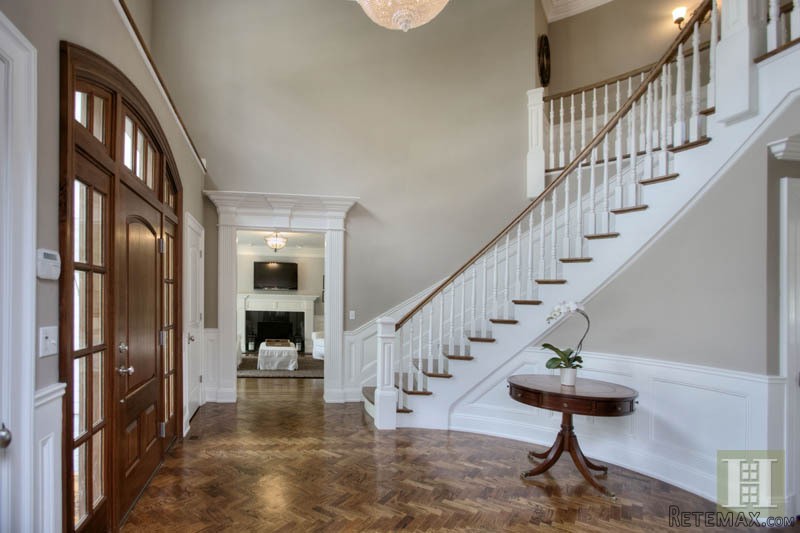 5 bedroom House For Sale: 10 HILLCREST.. - 2