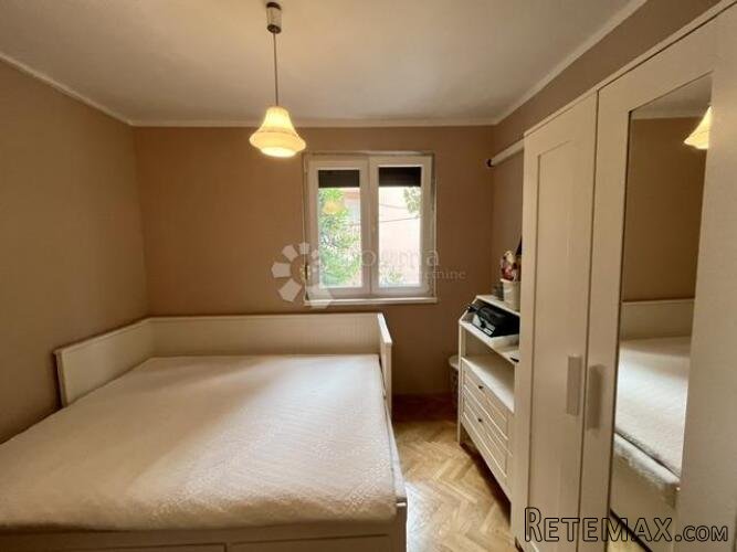Jadranovo,apartman sa visokim potkrovljem i garažom