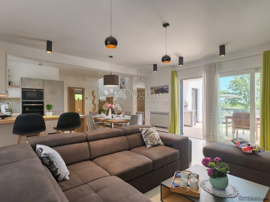 MODERNA VILA U MIRNOM NASELJU - 6