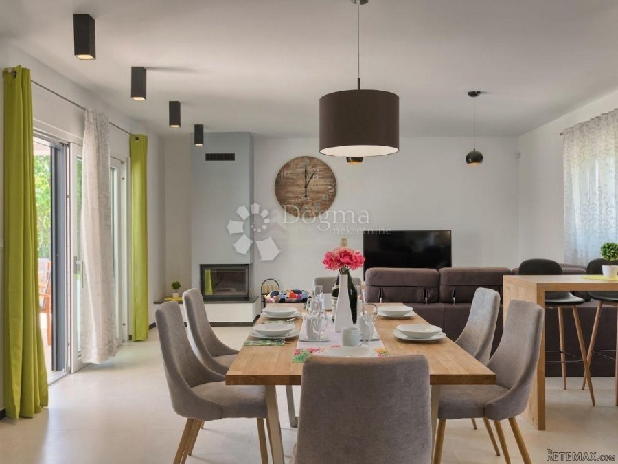 MODERNA VILA U MIRNOM NASELJU - 9