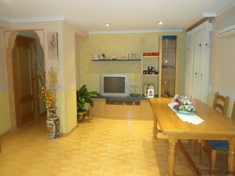 3 bedroom, 1 bathroom Apartment, (build.. - 2