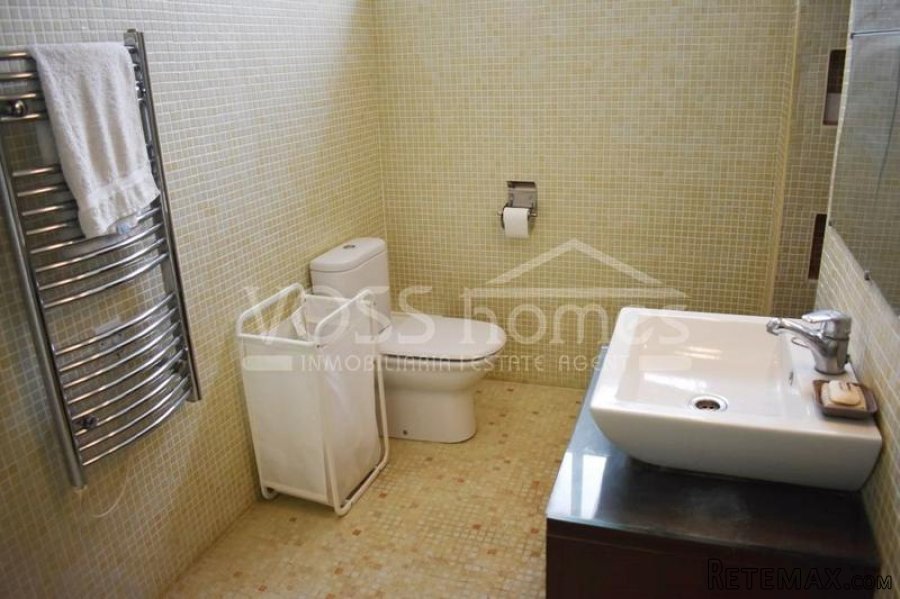 EXCLUSIVE TO VOSS HOMES - Recently improved country house.. - 11