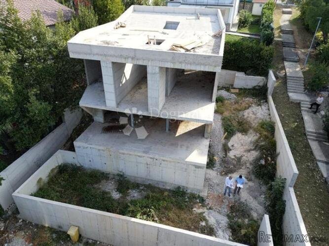 KRK - NJIVICE - ZAPOČETA GRADNJA VILE 50 m OD MORA - 11