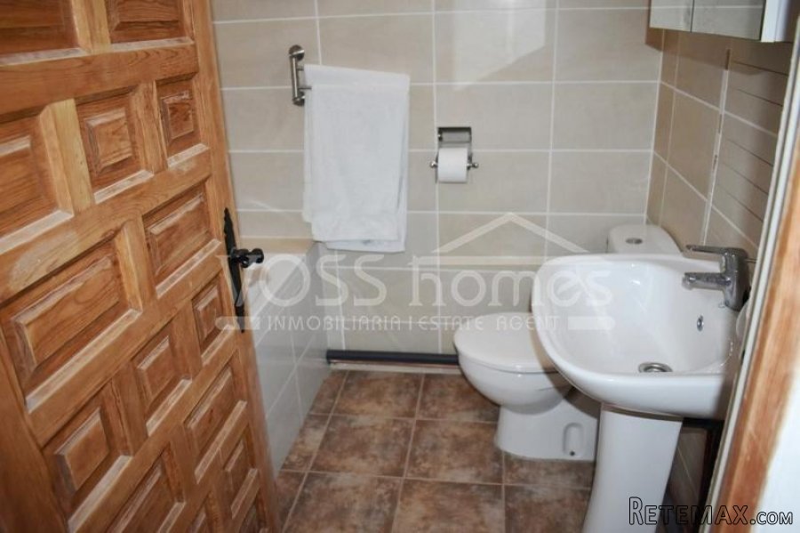 EXCLUSIVE TO VOSS HOMES - Recently improved country house.. - 12
