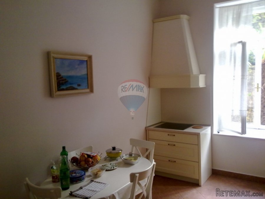 Opatija - etaža u vili u centru Opatije s okućnicom, prekras - 2