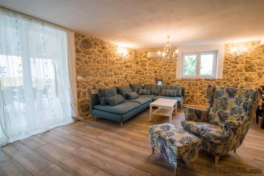 Prekrasna renovirana kuća s bazenom i pogledom! - 12