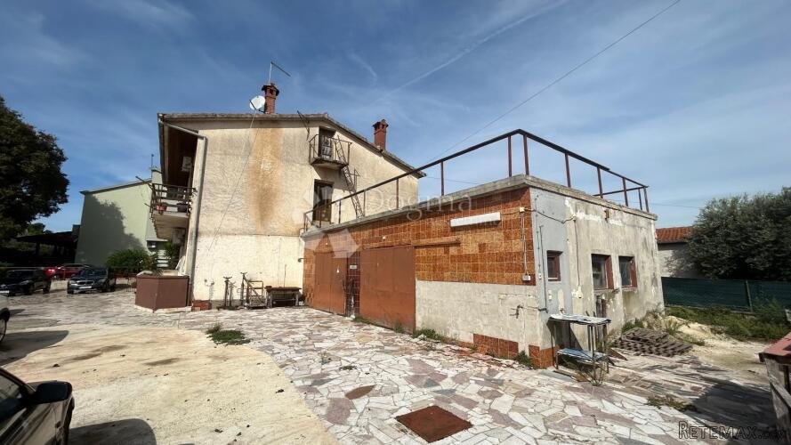 Prilika!! Veliko Građevinsko Zemljište s Kućom - Pula - 2