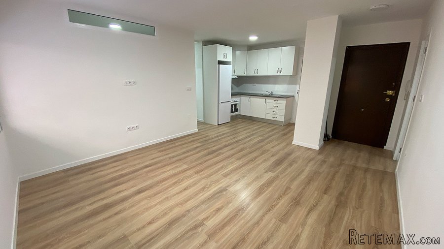 Completely refurbished ground floor flat. Surrounded by.. - 3