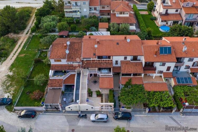 KUĆA S BAZENOM 300M OD MORA, POGLED MORE - 3