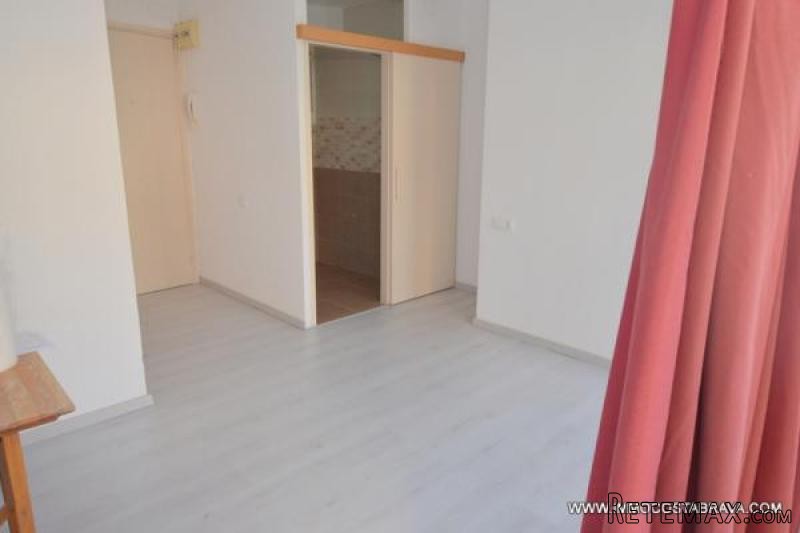 PLATJA D'ARO: Apartment in second line..