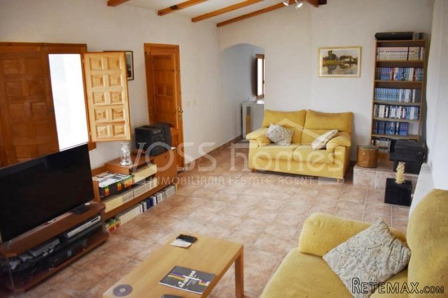 EXCLUSIVE TO VOSS HOMES - Recently improved country house.. - 14