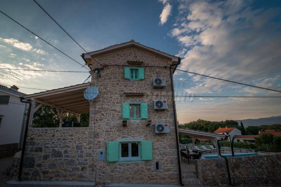 Prekrasna renovirana kuća s bazenom i pogledom! - 14