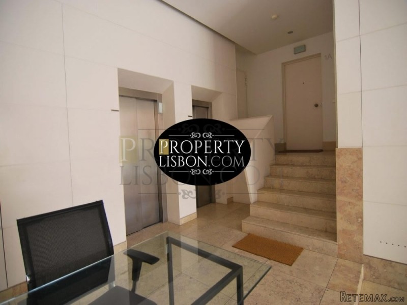 Contemporary 3-bedroom duplex apartment..