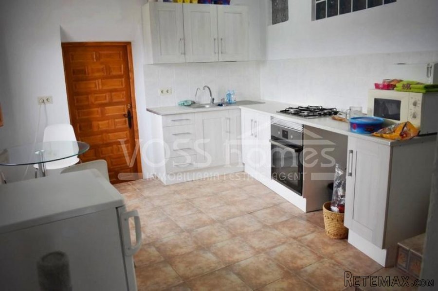 EXCLUSIVE TO VOSS HOMES - Recently improved country house.. - 15