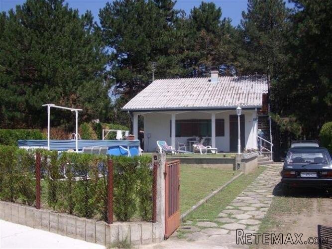 Odmor u Vincima, na Dunavu, u borovoj šumi, povoljno