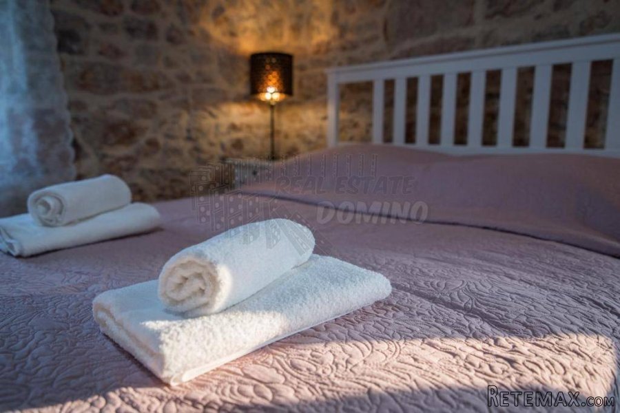 Prekrasna renovirana kuća s bazenom i pogledom! - 15