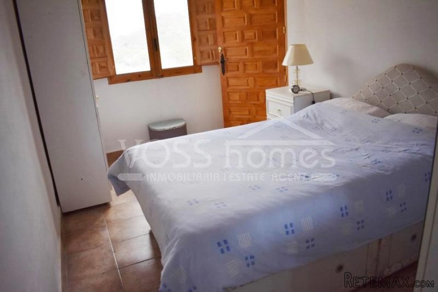 EXCLUSIVE TO VOSS HOMES - Recently improved country house.. - 16