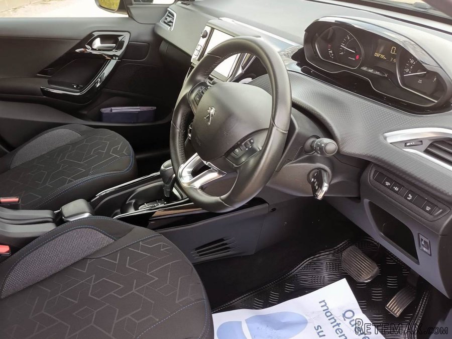 Peugeot 2008 1.2 - 6