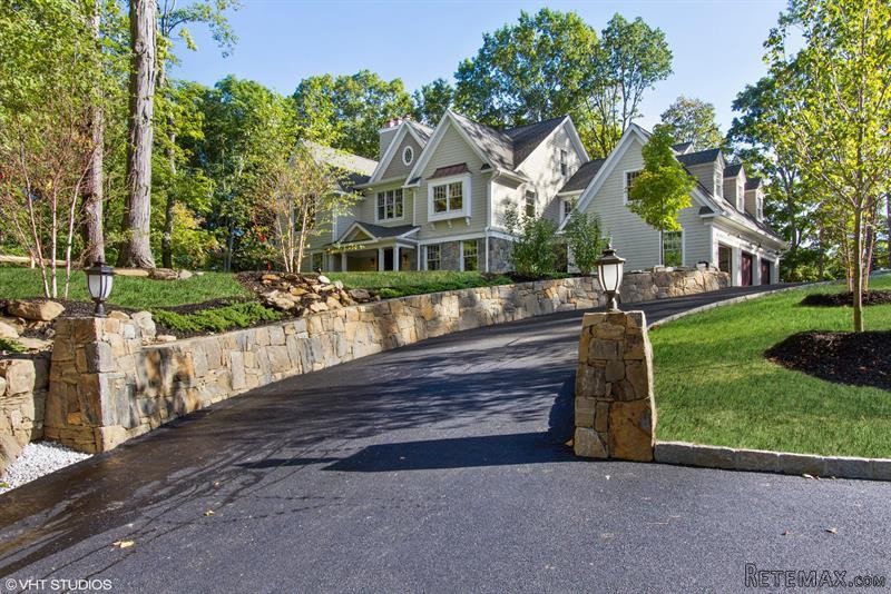 4 bedroom House For Sale: 10 Briggs..