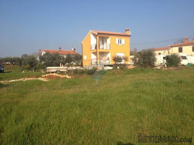 GRAĐEVINSKO ZEMLJIŠTE SA IDEJNIM PROJEKTOM U VALENTIĆIMA...