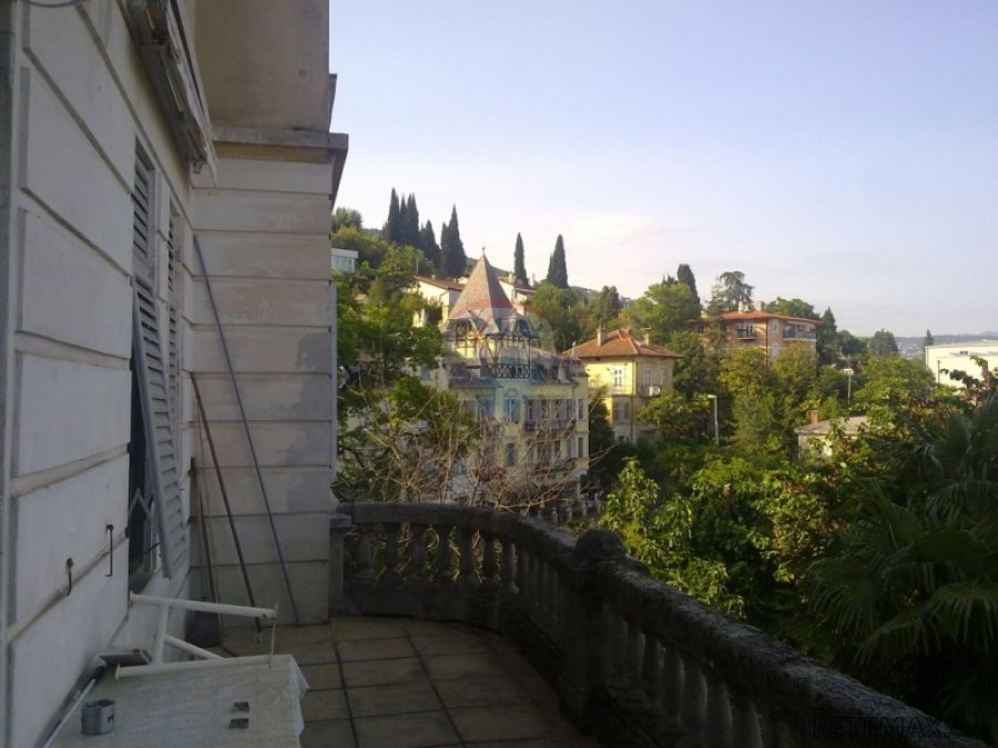 Opatija - etaža u vili u centru Opatije s okućnicom, prekras - 7