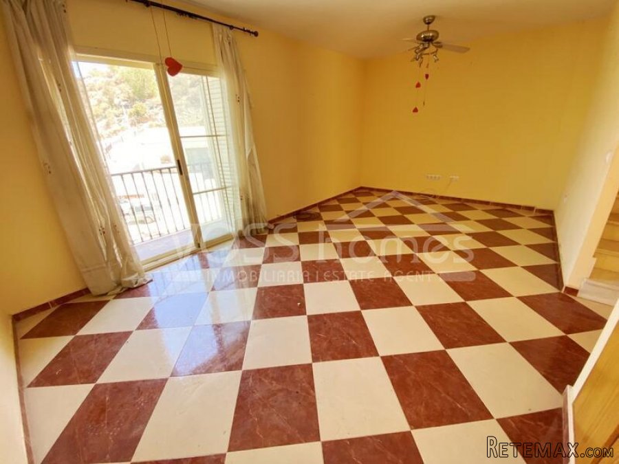 NEW LISTING TO VOSS HOMES - A larger than usual, 3 bed, 2.. - 18