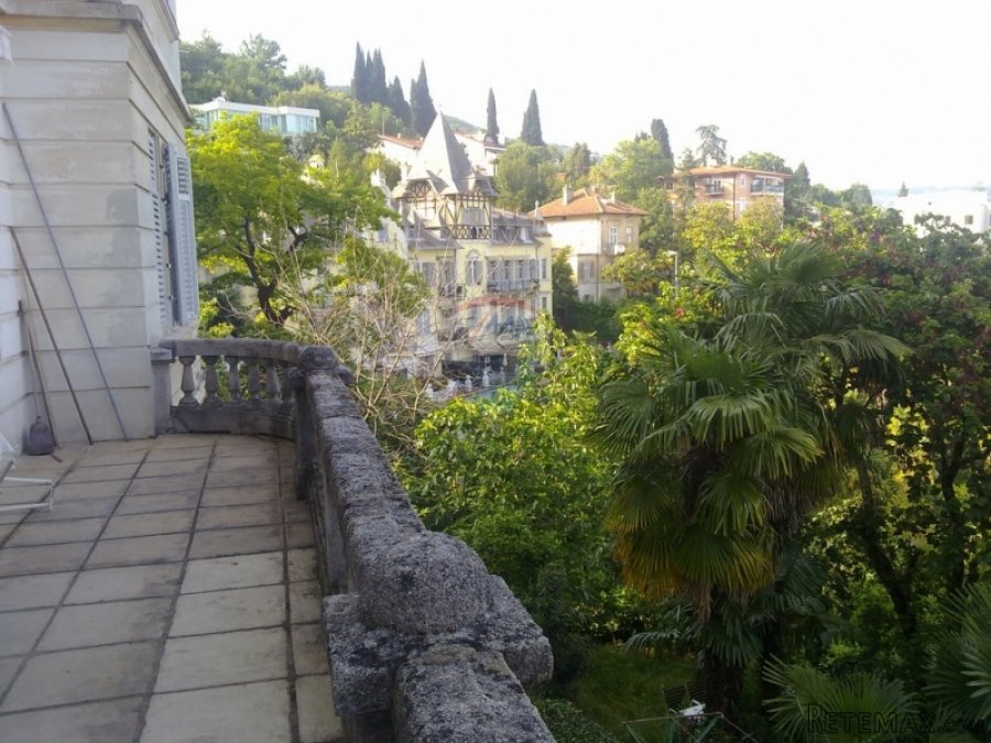 Opatija - etaža u vili u centru Opatije s okućnicom, prekras - 8