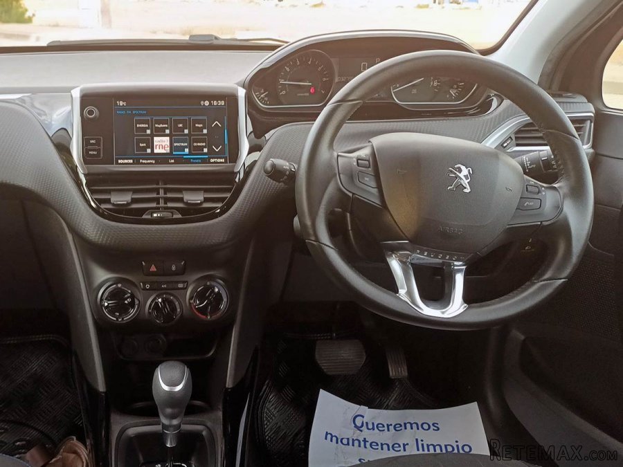 Peugeot 2008 1.2 - 8
