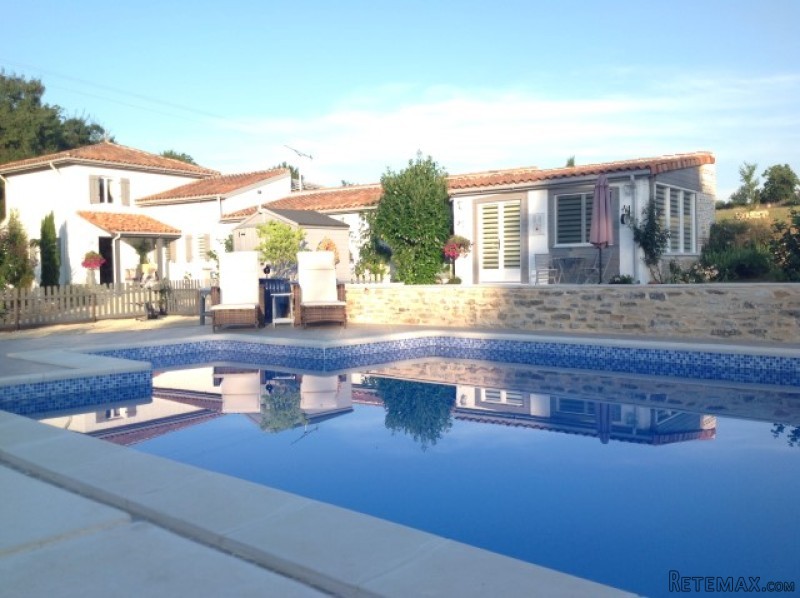 3 Bedroom House With Pool And Potential..