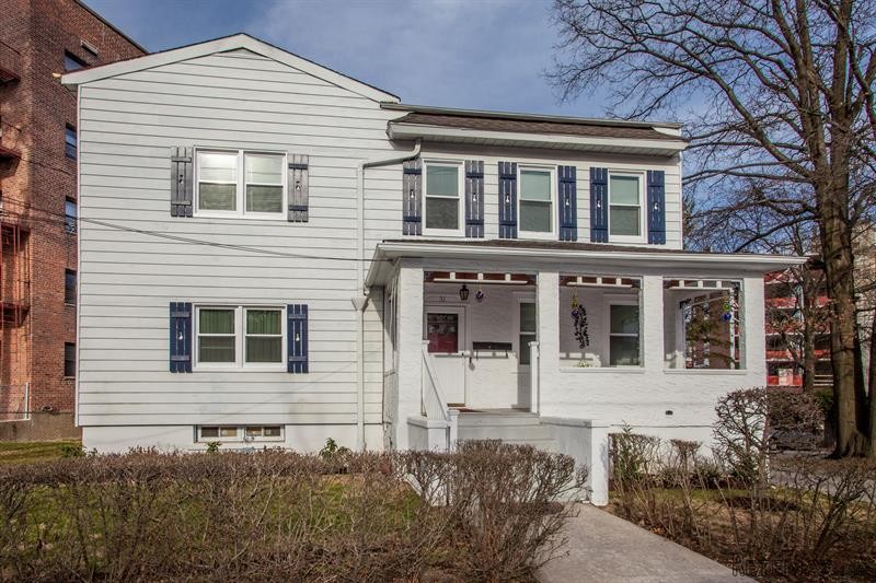 5 bedroom Flat For Sale: 31 White Oak..