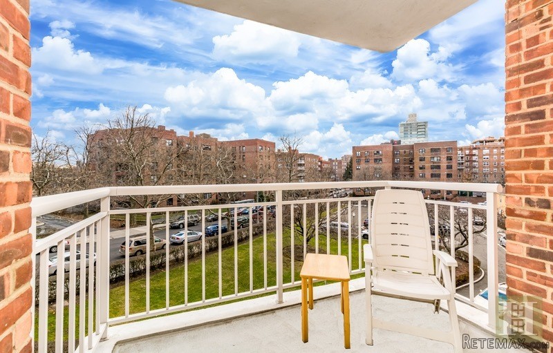 1 bedroom Apartment For Sale: 3935..