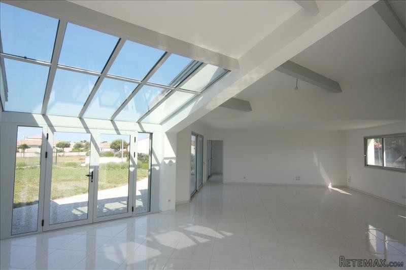 Landmark Newly-Built Villa 500m From.. - 2
