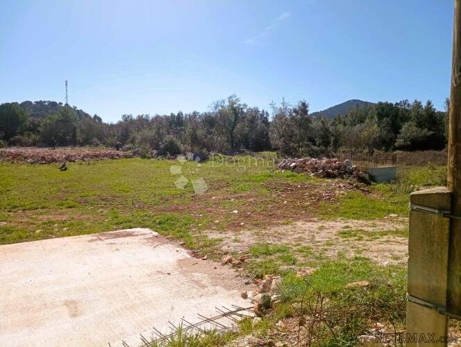 Zemljište s projektom i pravomoćnom građevinskom dozvolom - 3
