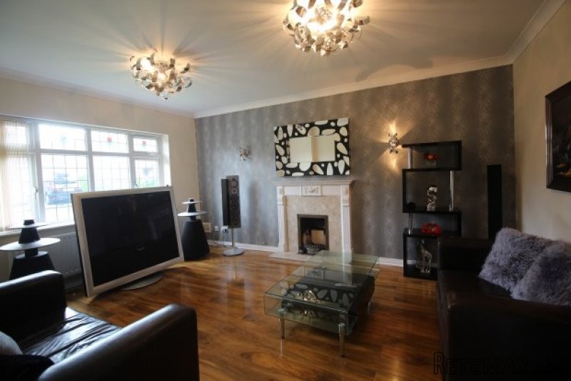 4 bedroom, Detached House house for sale - 2