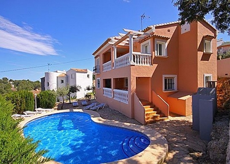 4 Bedrooms - Villa - For Sale