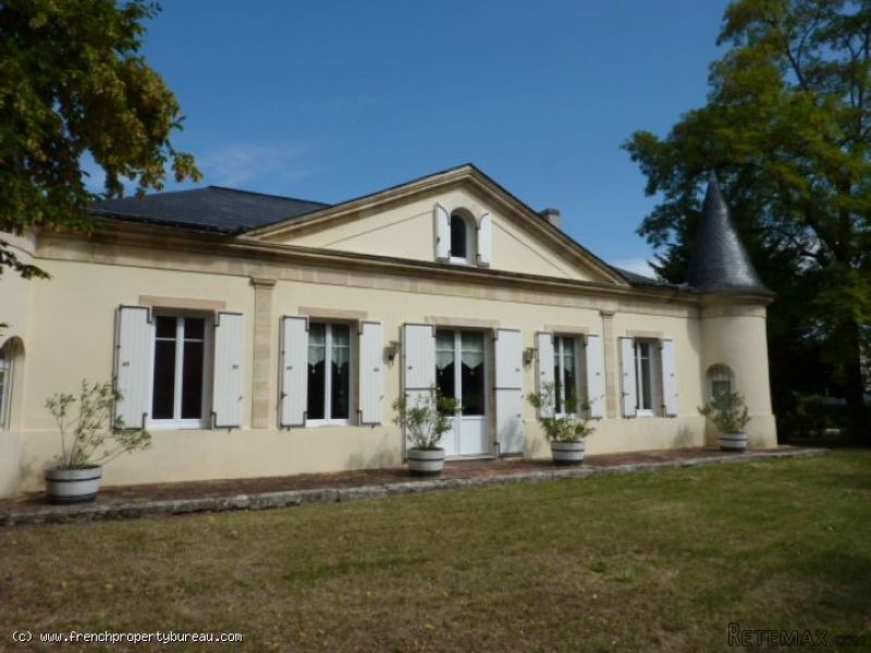 Beautiful country house with pool and..