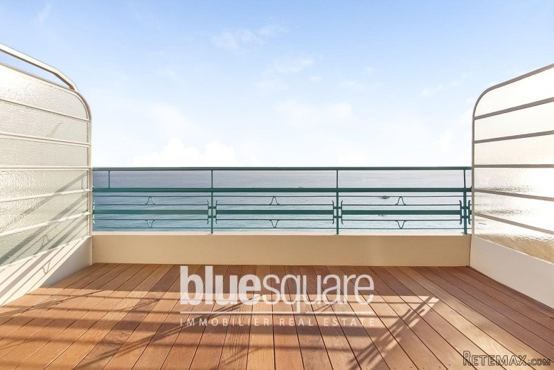 STUNNING TOP FLOOR APARTMENT ON THE..